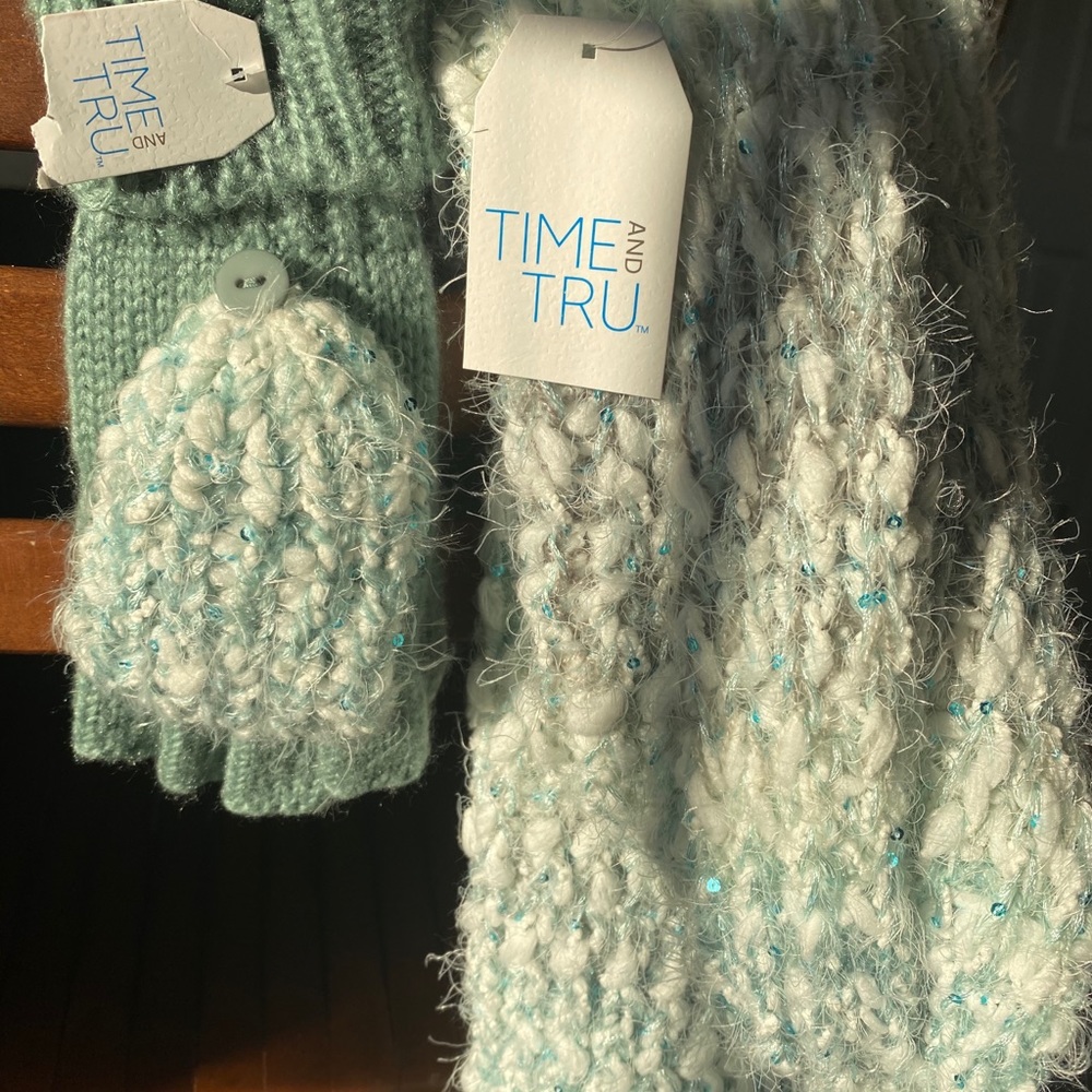 Fingerless gloves & Matching Scarf